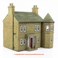 44-0084 Bachmann Scenecraft Hampton Lodge with Lights